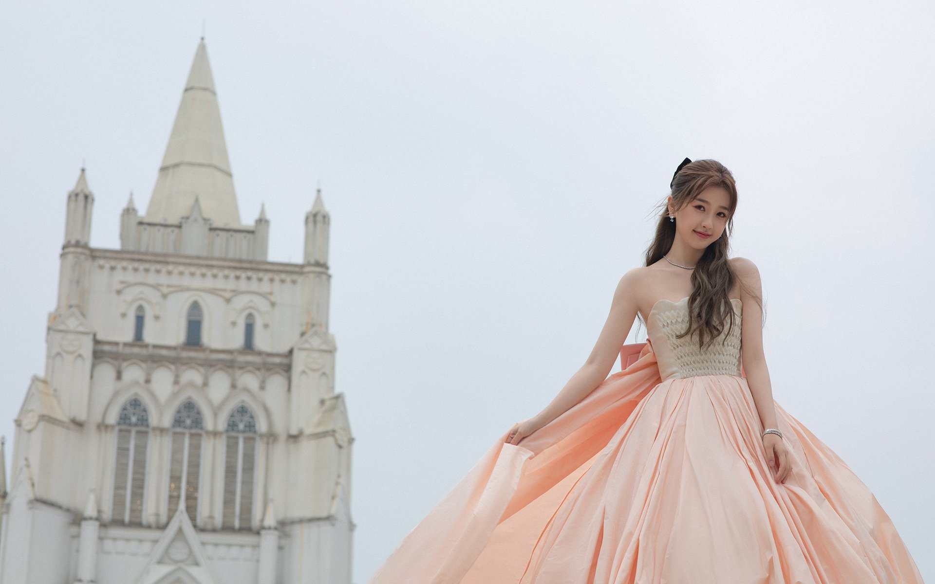 布里斯托城边路推进频繁,阿什顿门力保主场荣耀,布里斯托城队